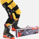 Exosquelette de ski Ski~Mojo porté sous le pantalon de ski, avec sa mallette de transport